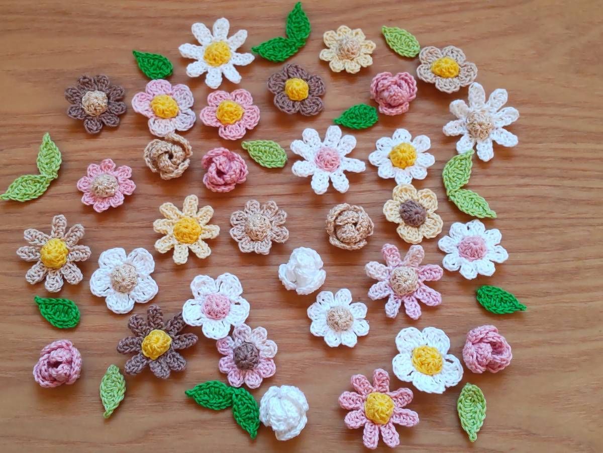 レース編みお花のモチーフ♪　 小さな薔薇とお花　いっぱい　淡い色 　ハンドメイド_画像2