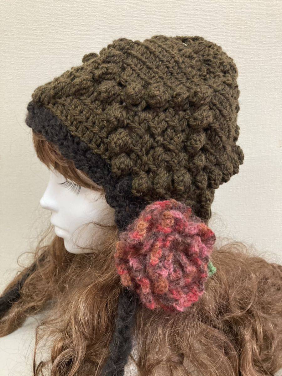 手編み帽子 ニットキャップ ハンドメイド 耳当てニット帽 ウール ブラウン バラのお花 いっぱい _画像1