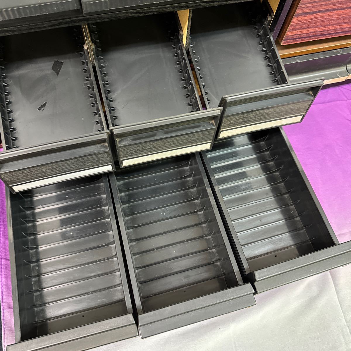 ◆昭和レトロ カセットテープ 収納ケース 6点セット まとめ売り 木製 引き出しプラスチック カセットキャビネット 収納ボックス 132-98_画像4