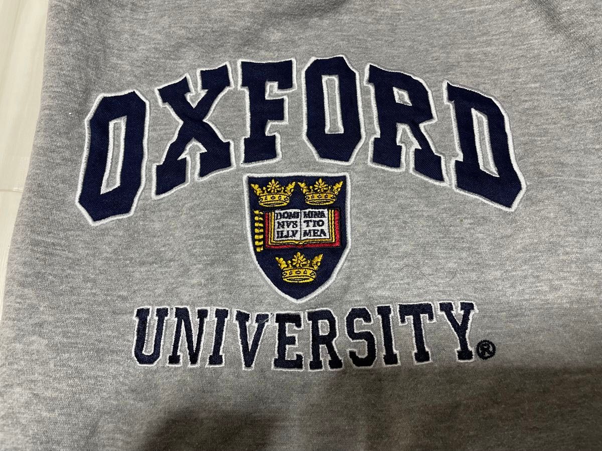 オックスフォード大学スウェットシャツ、USサイズL。裏起毛、ロゴマークは刺繍です。ユーズド品ですが、目立った汚れ傷は有りません。