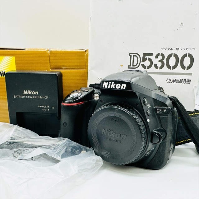 Nikon ニコン D5300 動作確認〇 シャッター〇 デジタル一眼 充電器 箱付き 保管品 中古品 1円出品 コレクション カメラ 使用感有 1859_画像1