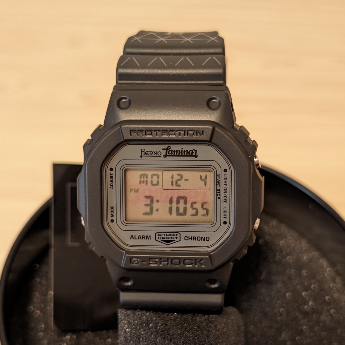 新品 CASIO G-SHOCK DW-5600HERNO23-1JR 缶ケース付 メンズ 腕時計_画像4