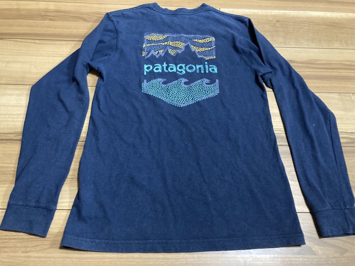 patagonia パタゴニア p6 ロンt 長袖tシャツ カットソー 波柄　２０１６年製　ネイビー　ＸＳサイズ 厚手　古着　ヴィンテージ _画像1