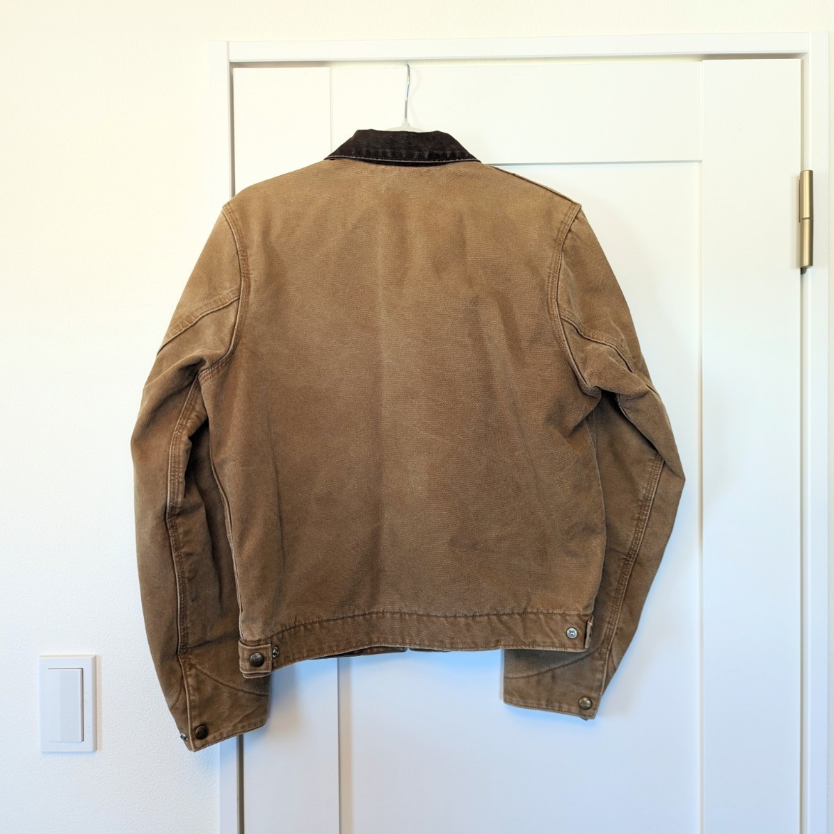Carhartt カーハート デトロイトジャケット ブラウン×革パッチ Carhartt カーハート デトロイトジャケット ブラウン×革パッチ