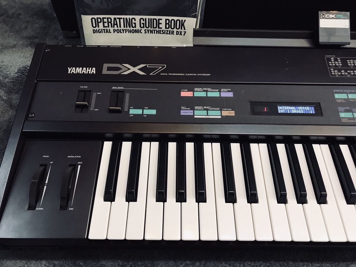 【動作確認済】YAMAHA デジタルシンセサイザー DX7 ハードケース ROMカートリッジ付属 LCD交換済_画像2