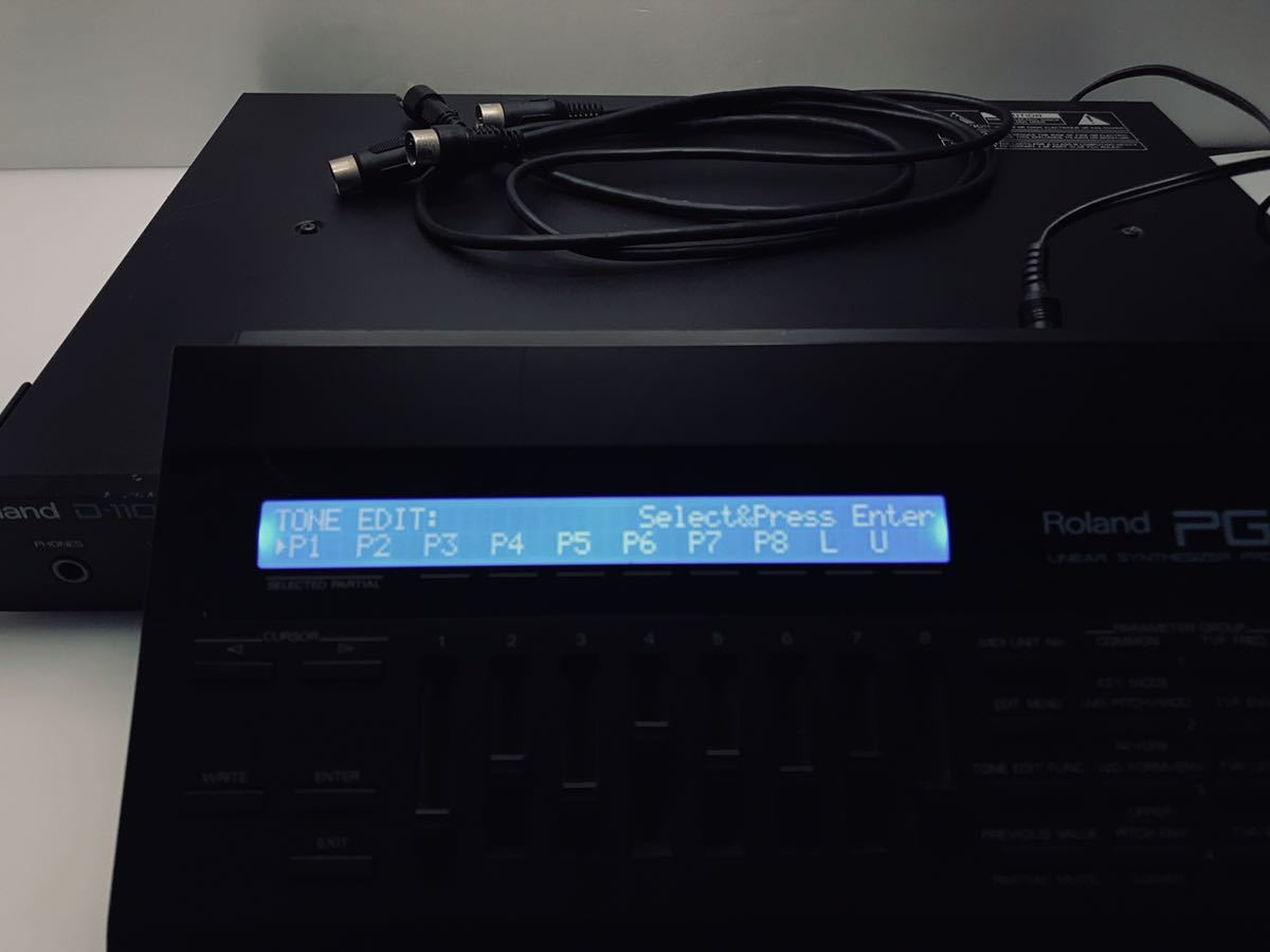 【動作確認済】Roland 音源モジュール D-110 & プログラマー PG-10 MIDIケーブル付属 液晶パネル交換済_画像5