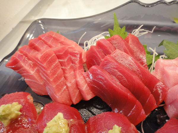 .. голубой тунец тунец средней жирности - la3kg примерно 10sak... тунец . обыкновенный тунец .....книга@.... sashimi . суши тунец средней жирности 
