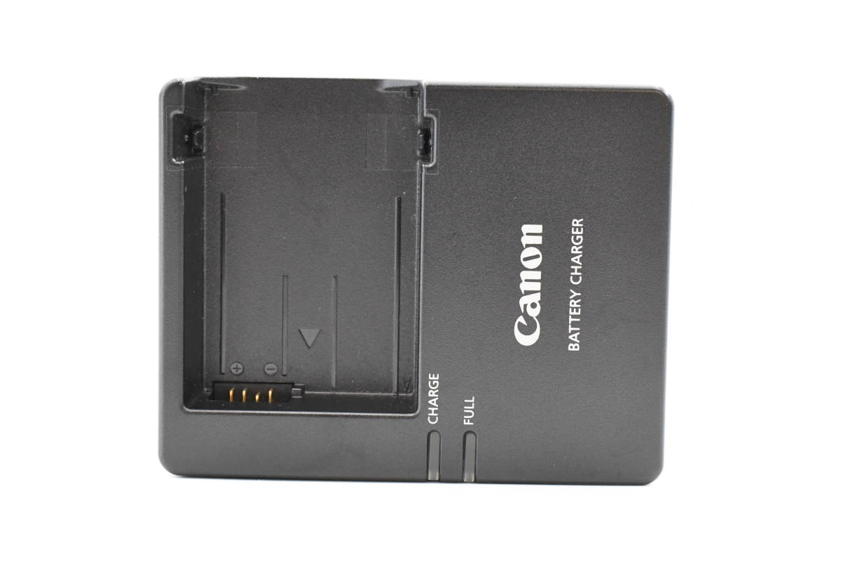 ★純正・美品・完動 ★Canon キャノン LC-E8 充電器 バッテリーチャージャー LP-E8用（kr−2535）_画像2