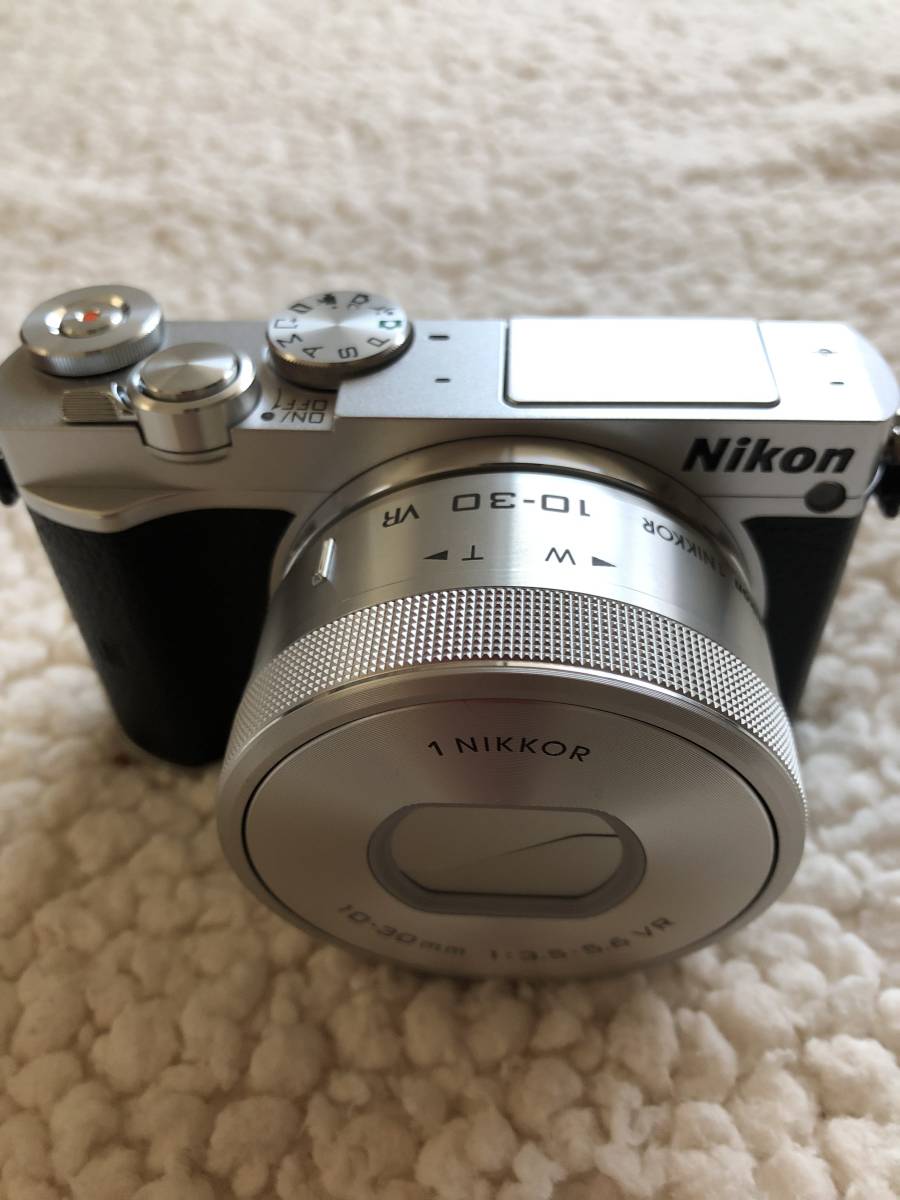 Nikon ミラーレス一眼 Nikon1 J5 ダブルレンズキット シルバー ショット数279枚　美品