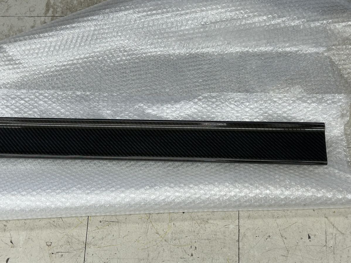 ドライカーボン製で軽量高剛性