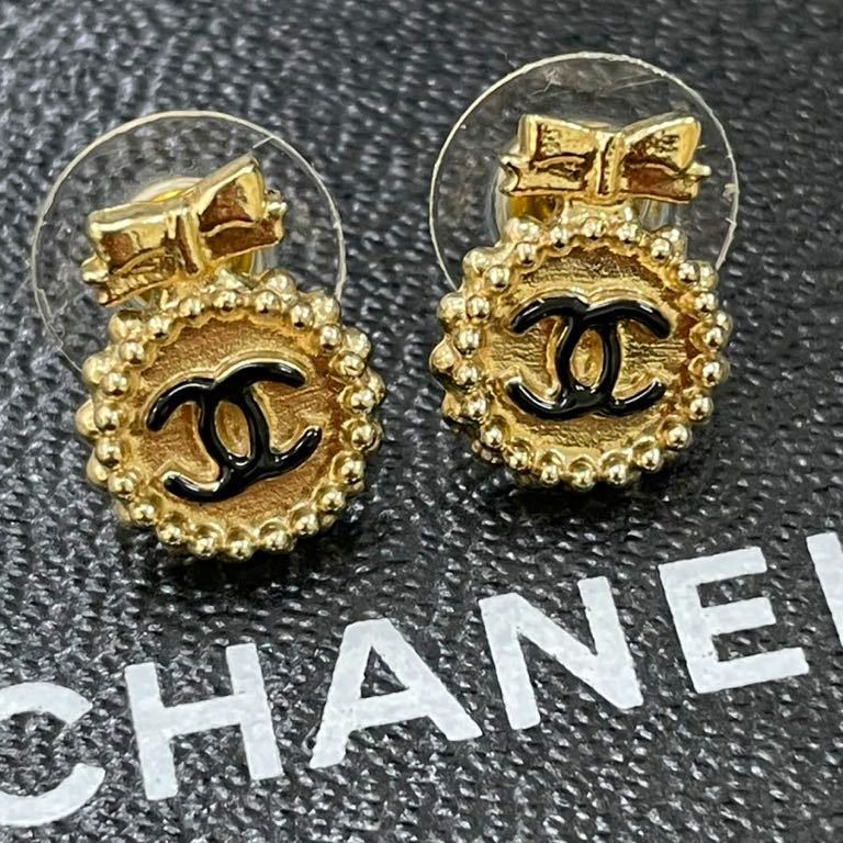 人気ショップ CHANEL シャネル ココマーク A17C ピアス 3連スター