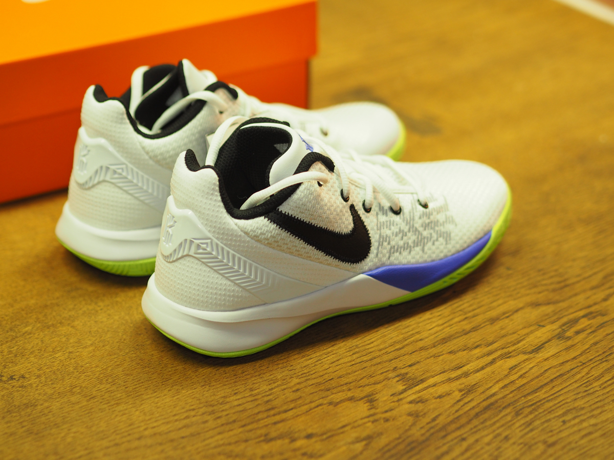 NIKE KYRIE FLYTRAP II GS ”WHITE” 24センチ カイリー ミニバス_画像2