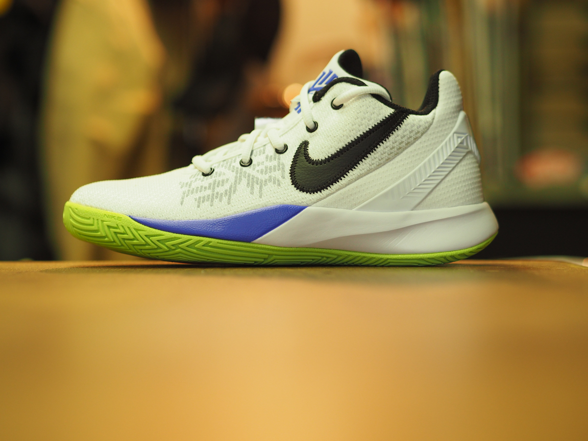 NIKE KYRIE FLYTRAP II GS ”WHITE” 24センチ カイリー ミニバス_画像5