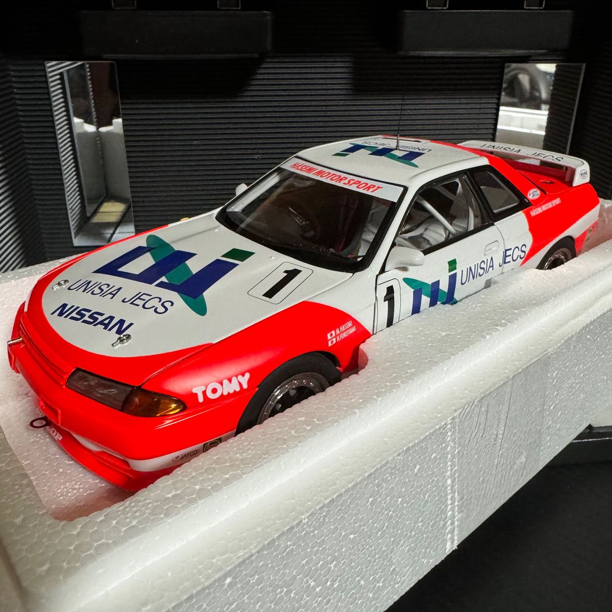 未展示品　オートアート　1/18 スカイライン GT-R R32 グループA 1993 UNISIA JECS Limited