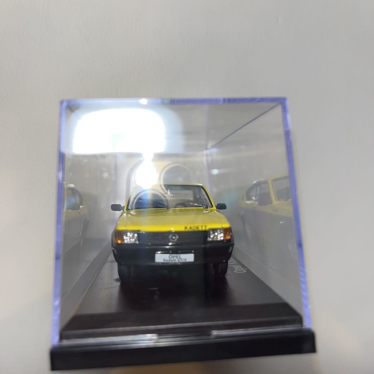 レア　レトロ　Hachette アシェット 1/43 国産名車コレクション オペル カディット GT 1976 黄色 ミニカー 旧車 カラーサンプル_画像2