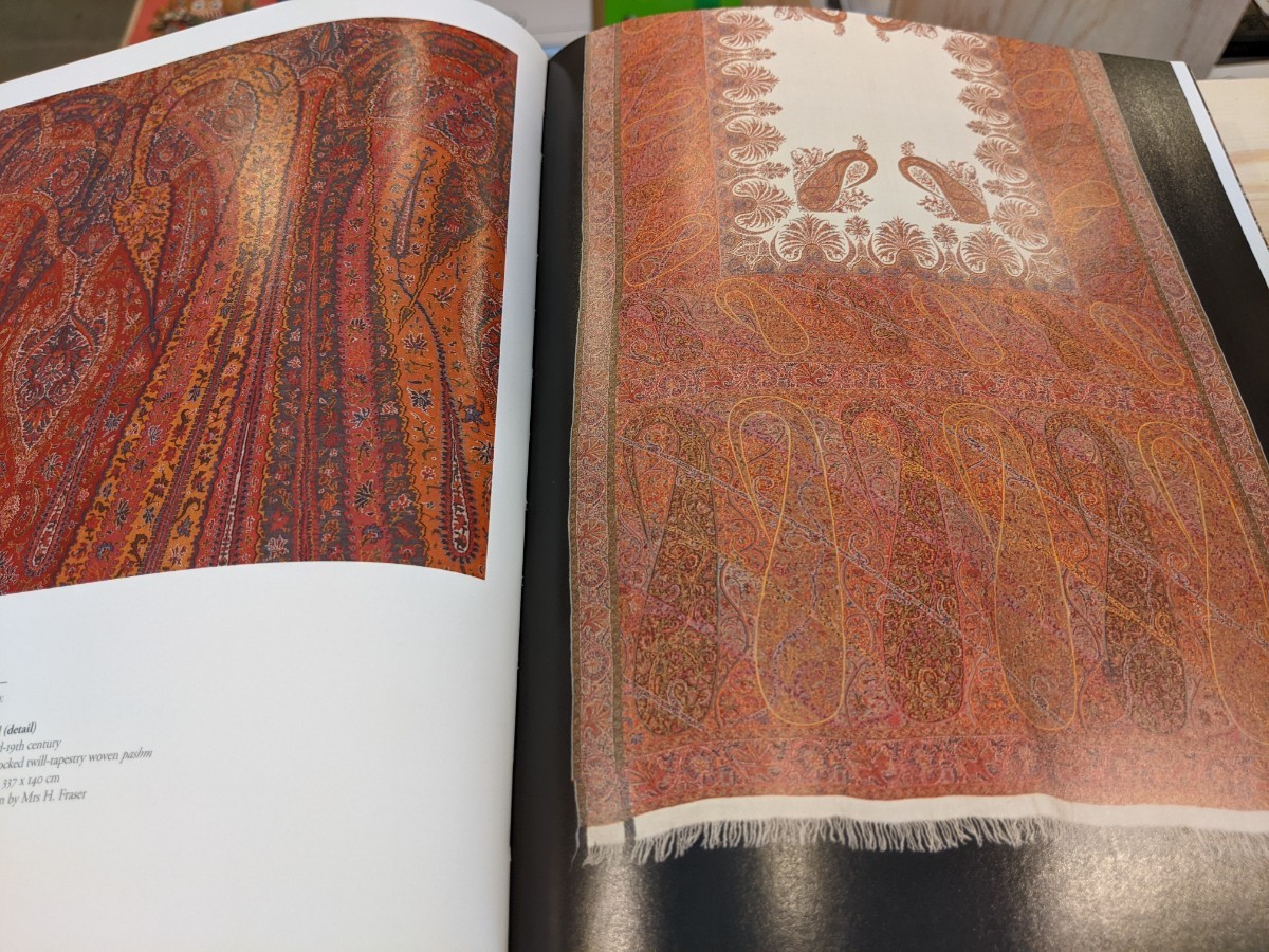 【洋書】【新品】The Indian Textile Sourcebook / インド テキスタイル 刺繍 民族衣装_画像4