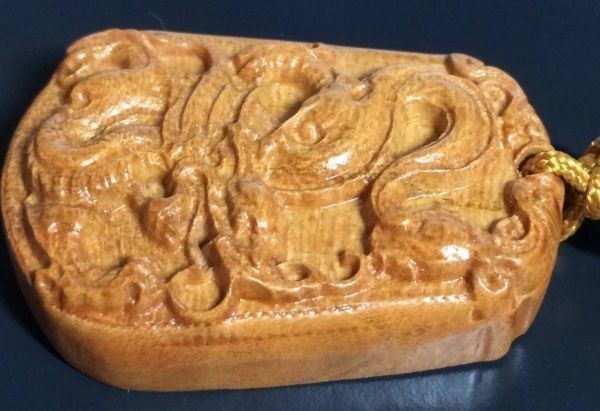龍の胡桃彫りキーホルダー　使うほど味の出るクルミ材に龍を掘った木のキーホルダー 43×30×14ミリ 0021399A2_画像3