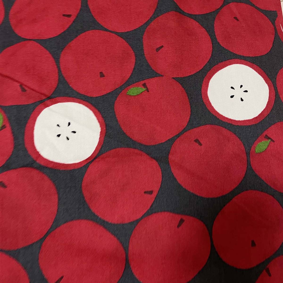 リンゴ柄45ｃ綿オックス生地はぎれ布りんごアップル★赤ドット水玉フルーツ北欧風_画像10