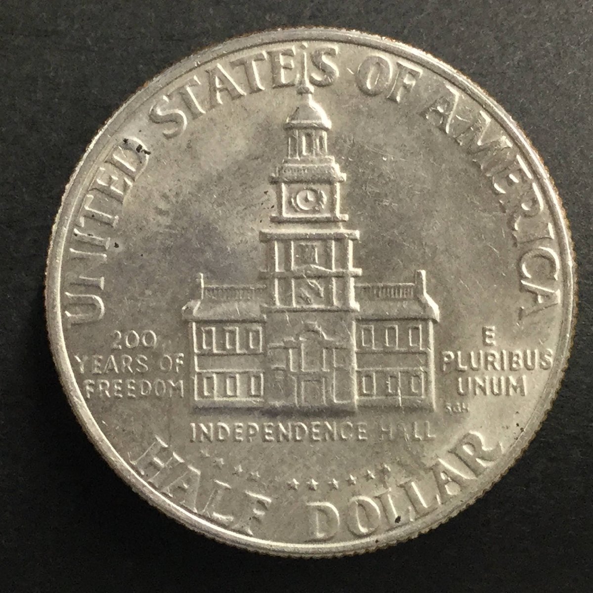 【三】コイン アメリカ ケネディ1776-1976年 建国200年記念50セント硬貨 直径：約20.6mm、重さ：約11.3ｇ、厚さ：約2.0mm　s3008_画像2