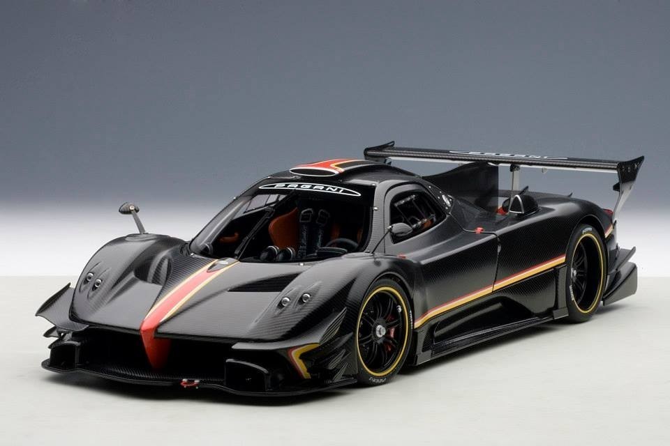 【新品・未使用・未開封】AUTOart Signature 78272 パガーニ ゾンダ レボリューション BLACK CARBON FIBER ブラック・カーボン・ファイバー_画像1