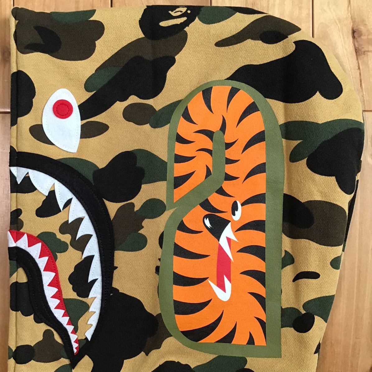 1st camo yellow シャーク パーカー Lサイズ shark full zip hoodie a bathing ape BAPE エイプ ベイプ アベイシングエイプ 迷彩 iez3_画像5