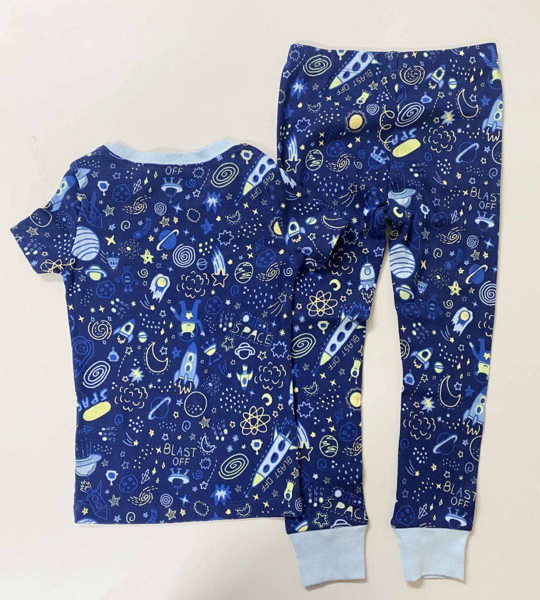 新品 100 ★ コストコ キッズ ボーイズ パジャマ 4点 セット 3T 宇宙 半袖 Tシャツ 短パン 長ズボン ロケット ネイビー Kids Headquarters_画像4