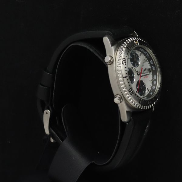 1円 定価約￥40,000 タケオキクチ QZ TK-2019 クロノ デイト 白文字盤 メンズ腕時計 NBY 2000000YSD_画像2