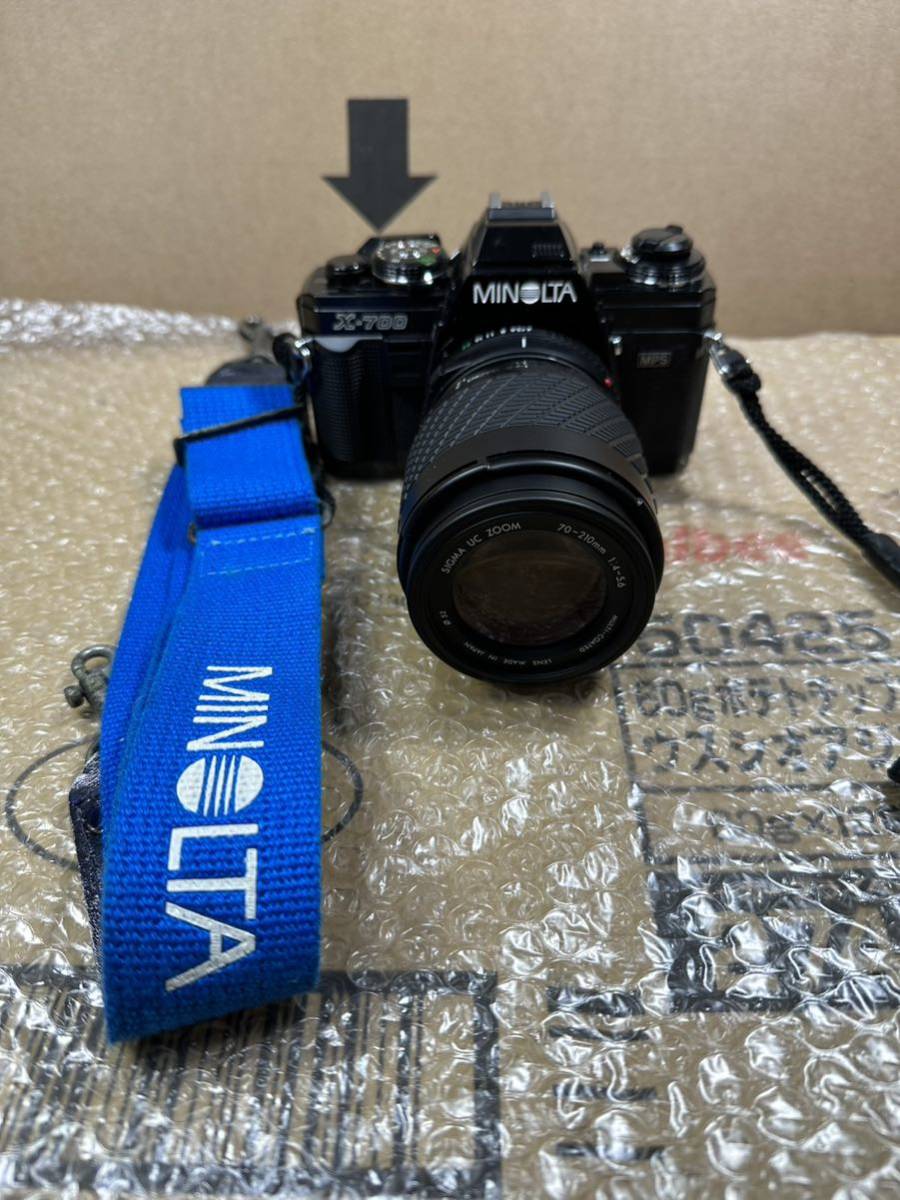 フィルムカメラ MINOLTA X-700 レンズ SIGMA UC ZOOM 70-210mm 1:4-5.6 セット_画像1