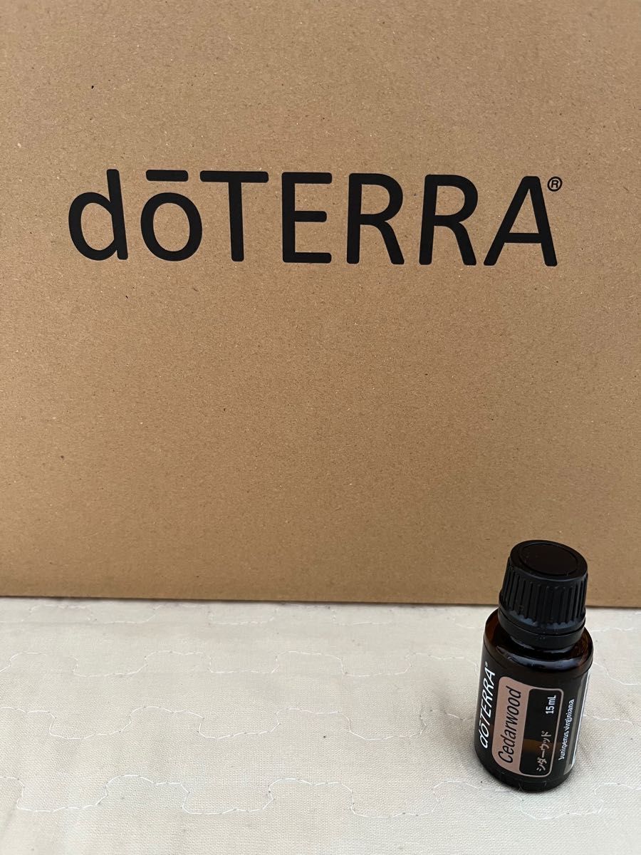 ドテラ　doTERRA シダーウッド　エッセンシャルおオイル