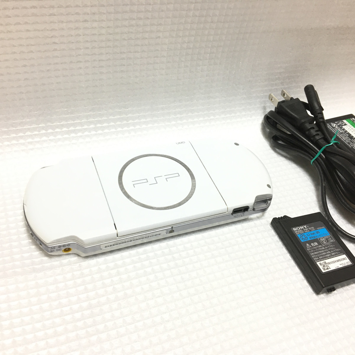 ■ SONY PSP-3000 本体 セット ACアダプター 美品 パール・ホワイト 動作確認済 PSP 3000 一式 純正バッテリー付属_画像10