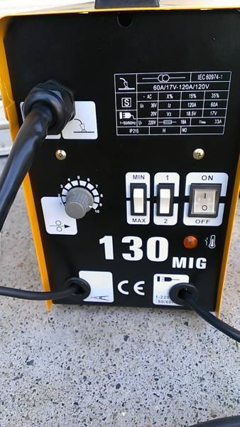 半自動アーク溶接機/120A/MIG130/ノンガス 　単相100V　トーチスイッチを握り安全放電仕様　パワフル　　ワイヤー付き