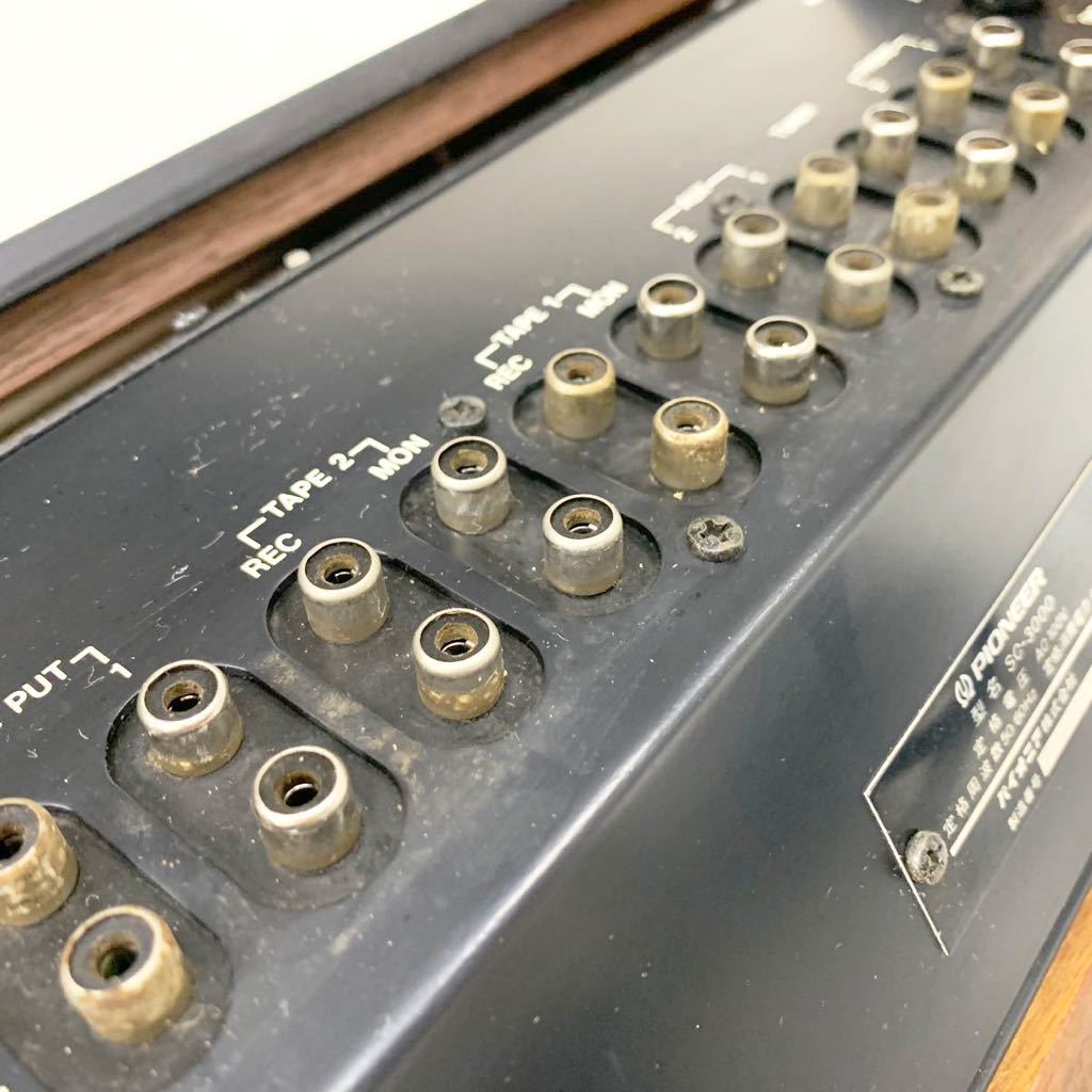 【E-2】 Pioneer SC-3000 プリアンプ パイオニア 中古 現状品 音出し可能 ガリや接触不良多数 汚れあり 1148-271_画像6