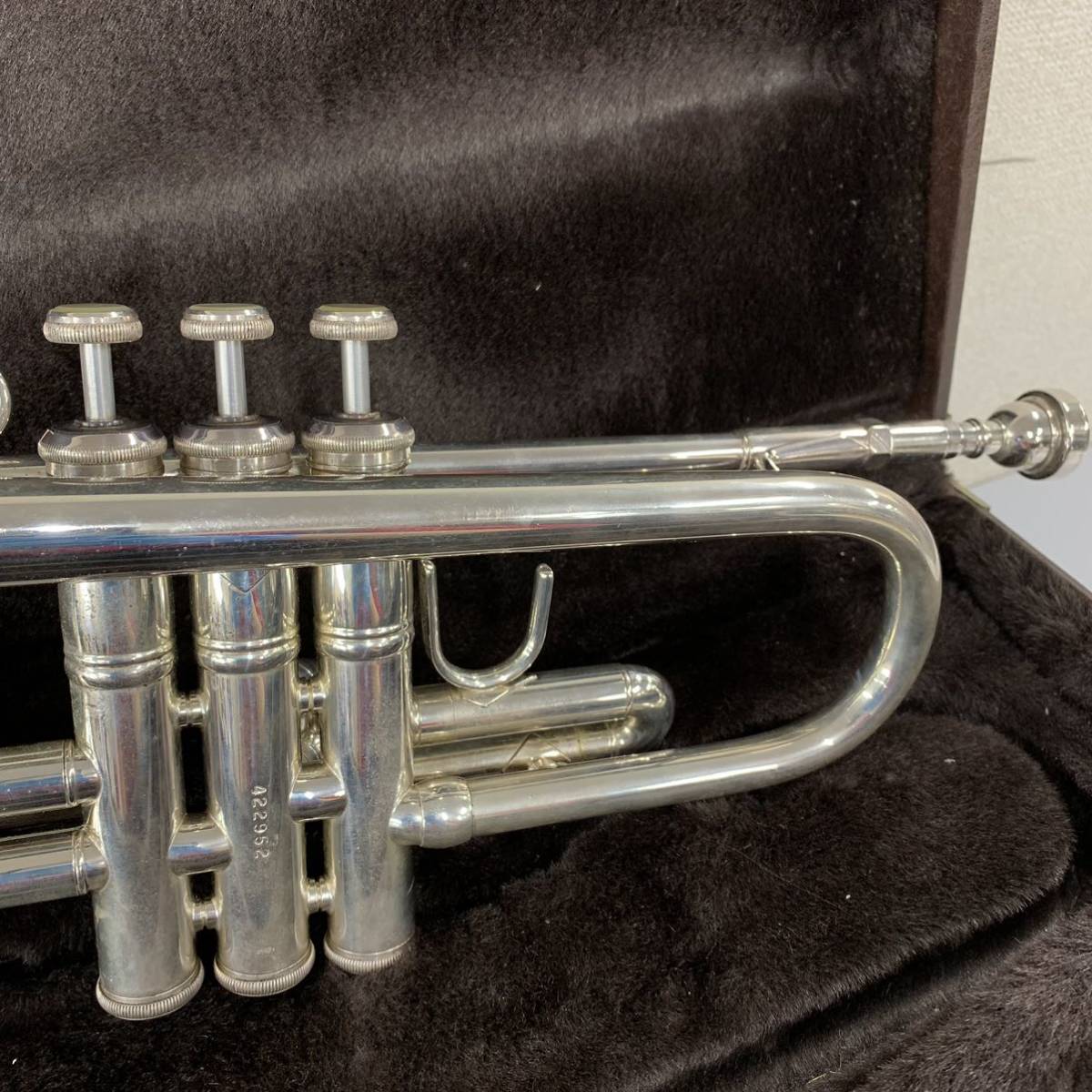 【R6】 Bach Stradivarius Model 37 トランペット ケース付き マウスピース 管楽器 サイレンサー ストラディヴァリウス 1148-34_画像4