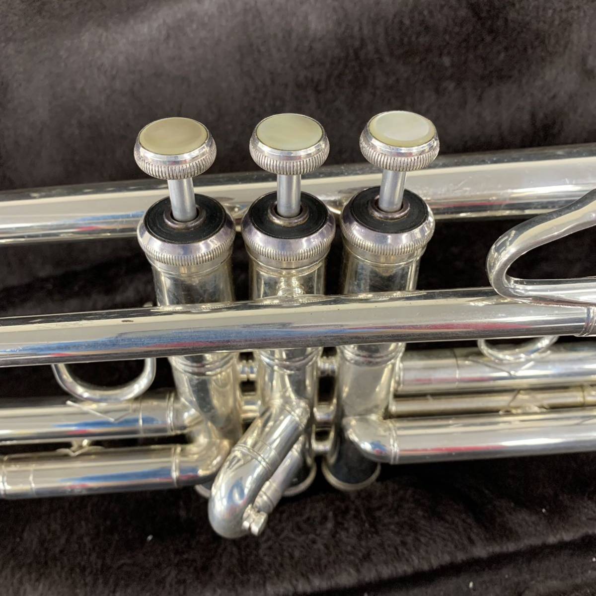 【R6】 Bach Stradivarius Model 37 トランペット ケース付き マウスピース 管楽器 サイレンサー ストラディヴァリウス 1148-34_画像7