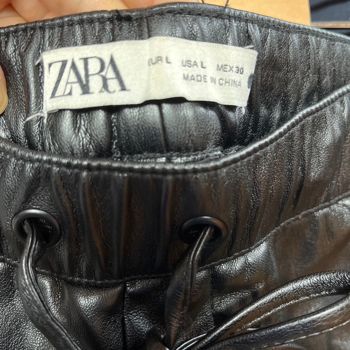 ZARA レザーパンツ　黒