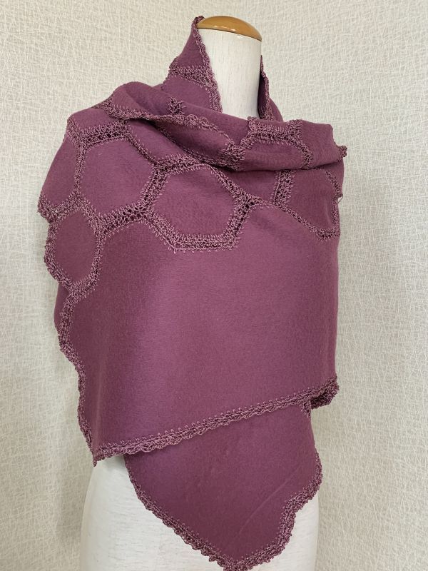 ストール　ショール　ウール　亀甲の繋ぎ紋様　赤紫色　45cm×140cm　和装/洋装　コーディネイトに　保管品_画像2