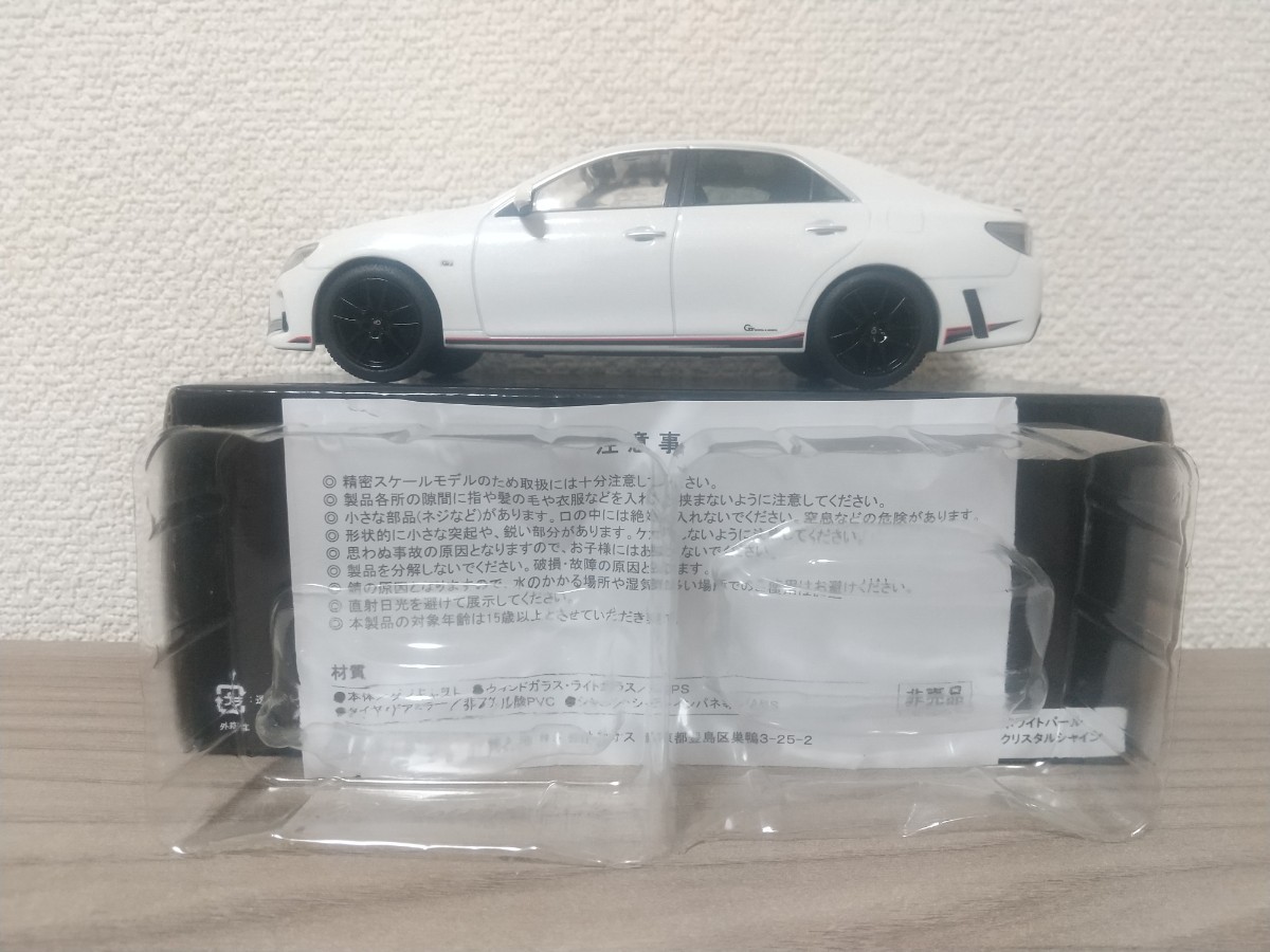 1/30 トヨタ マークX G's カラーサンプルミニカー ホワイトパールクリスタルシャイン 非売品 箱付_画像3