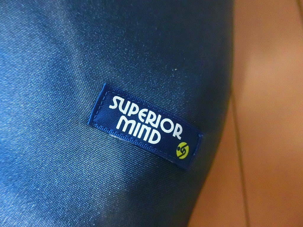 4■superior mind■白パイピングトレーニング水着１５０サイズ　記名あり　難あり　青系_画像3