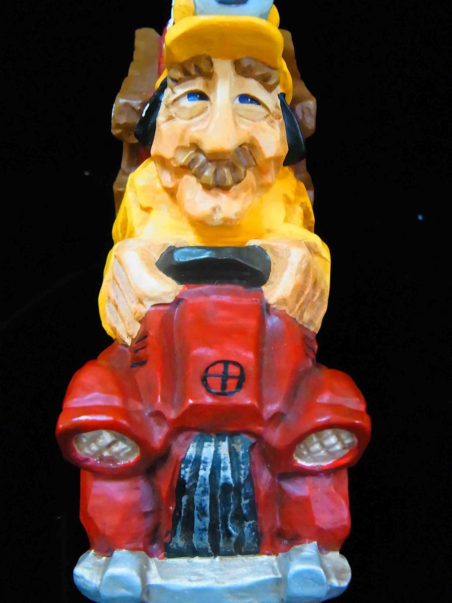 ★Freeway★1998年製 デビッド・フライクマン作「消防士とダルメシアン」。有名なUSA木彫作家の木彫りを中国でレシンに再現。Xmasに如何か_画像7