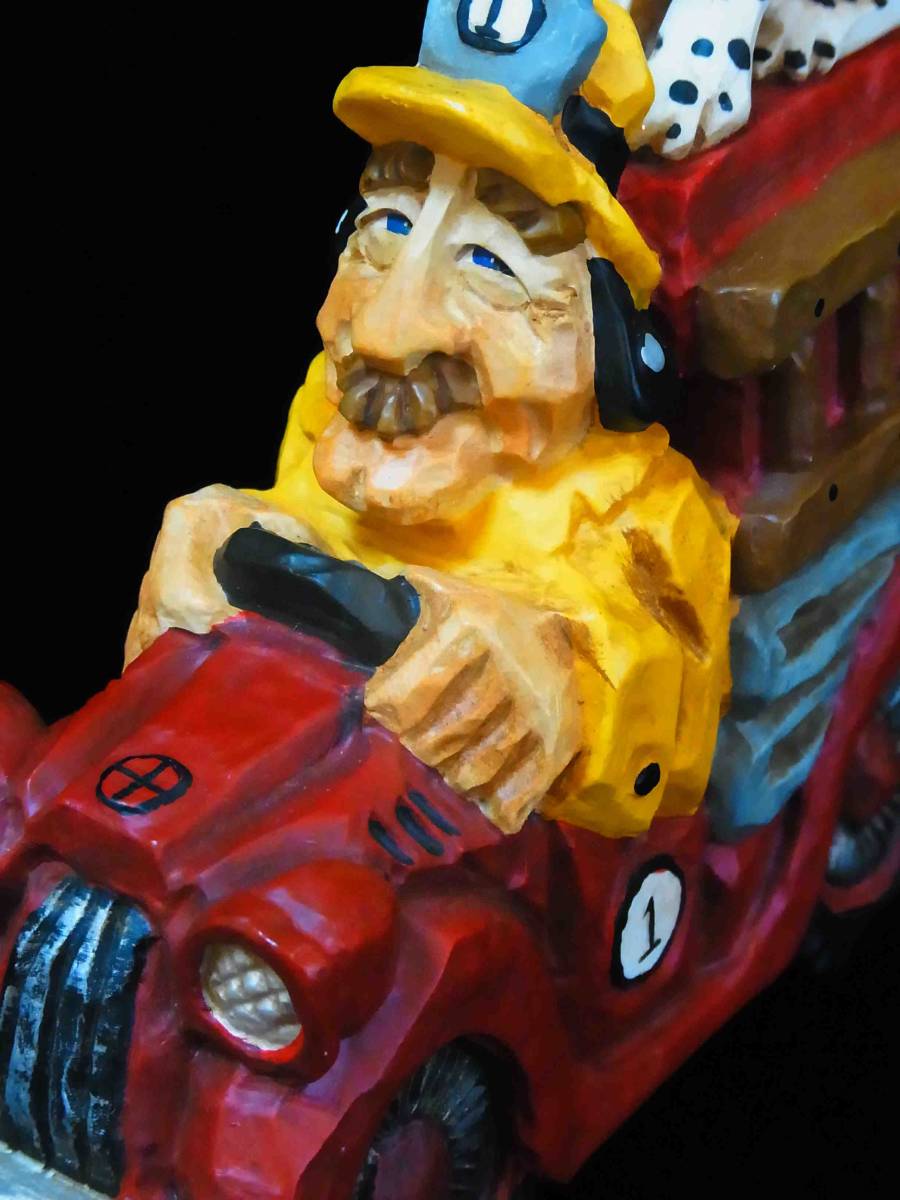 ★Freeway★1998年製 デビッド・フライクマン作「消防士とダルメシアン」。有名なUSA木彫作家の木彫りを中国でレシンに再現。Xmasに如何か_画像8