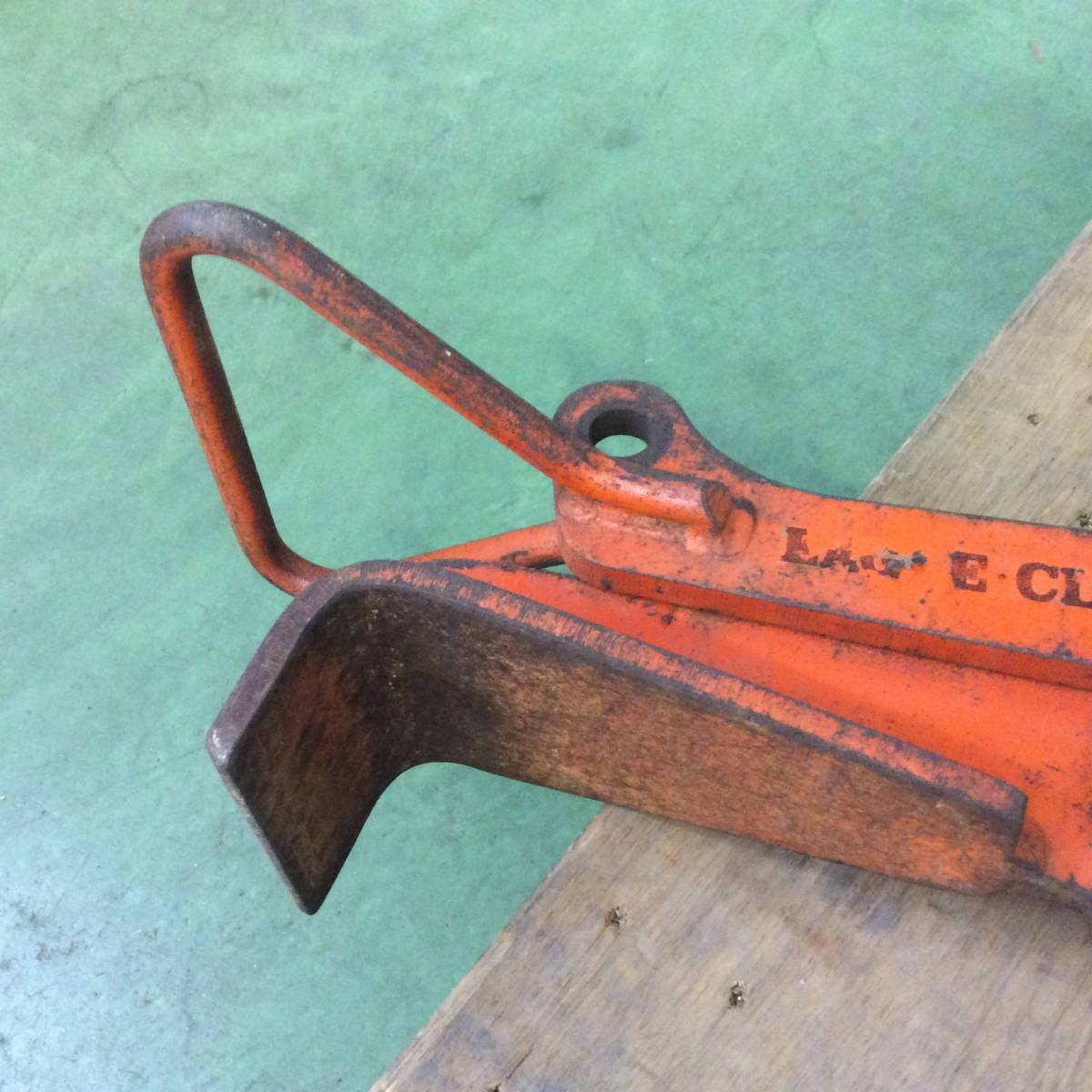 ◎【RH-7543】中古品 イーグルクランプ U字溝蓋用クランプ UGH 250KG 90-100 DBB-1100 EAGLE CLAMP【佐川送料着払い】_画像3