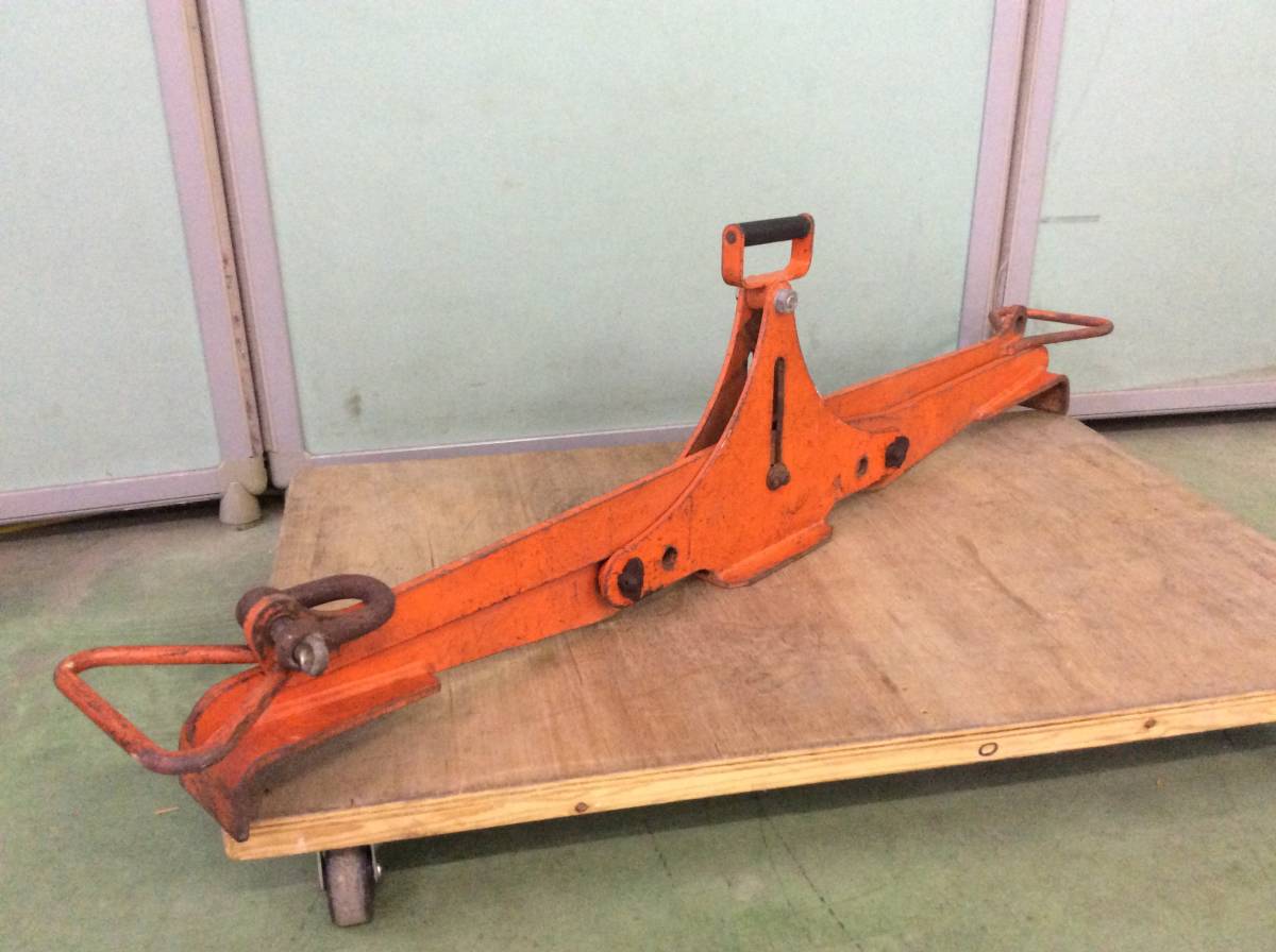 ◎【RH-7543】中古品 イーグルクランプ U字溝蓋用クランプ UGH 250KG 90-100 DBB-1100 EAGLE CLAMP【佐川送料着払い】_画像1