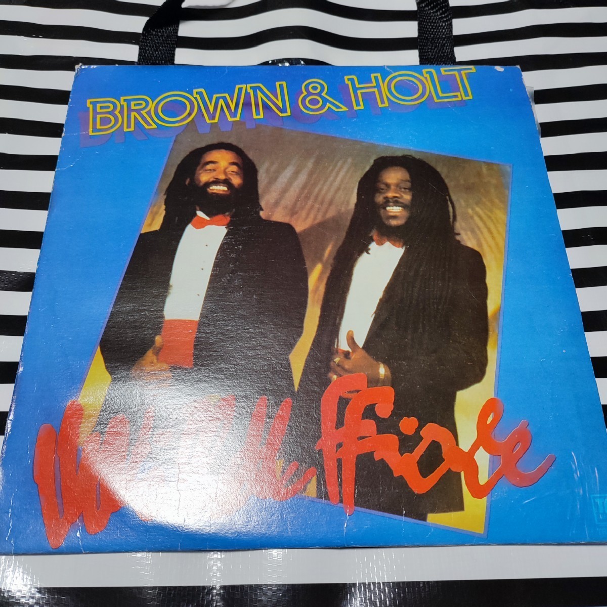 dennis brown john holt - wild fire LP reggae　送料無料　匿名配送　宅急便80サイズ_画像3