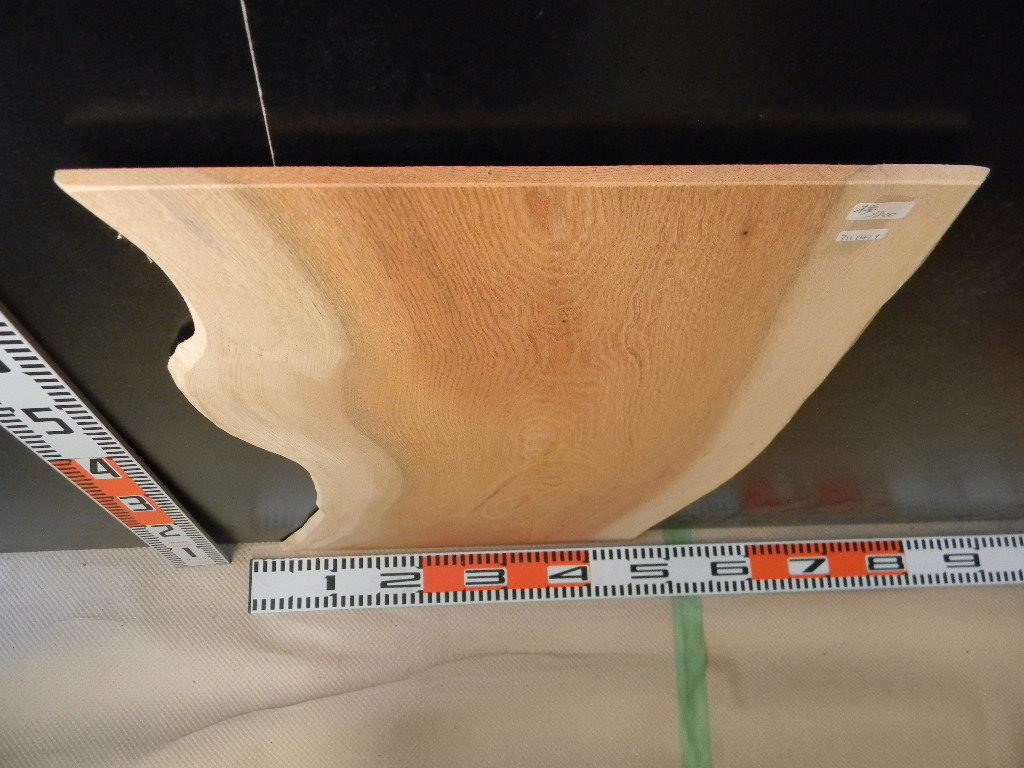e3111419●76cm×34.5cm～43cm×9mm 欅☆無垢板１枚板 木材 板 DIY 板材 天板 棚板 テーブル 看板 花台など種類豊富！ _画像2