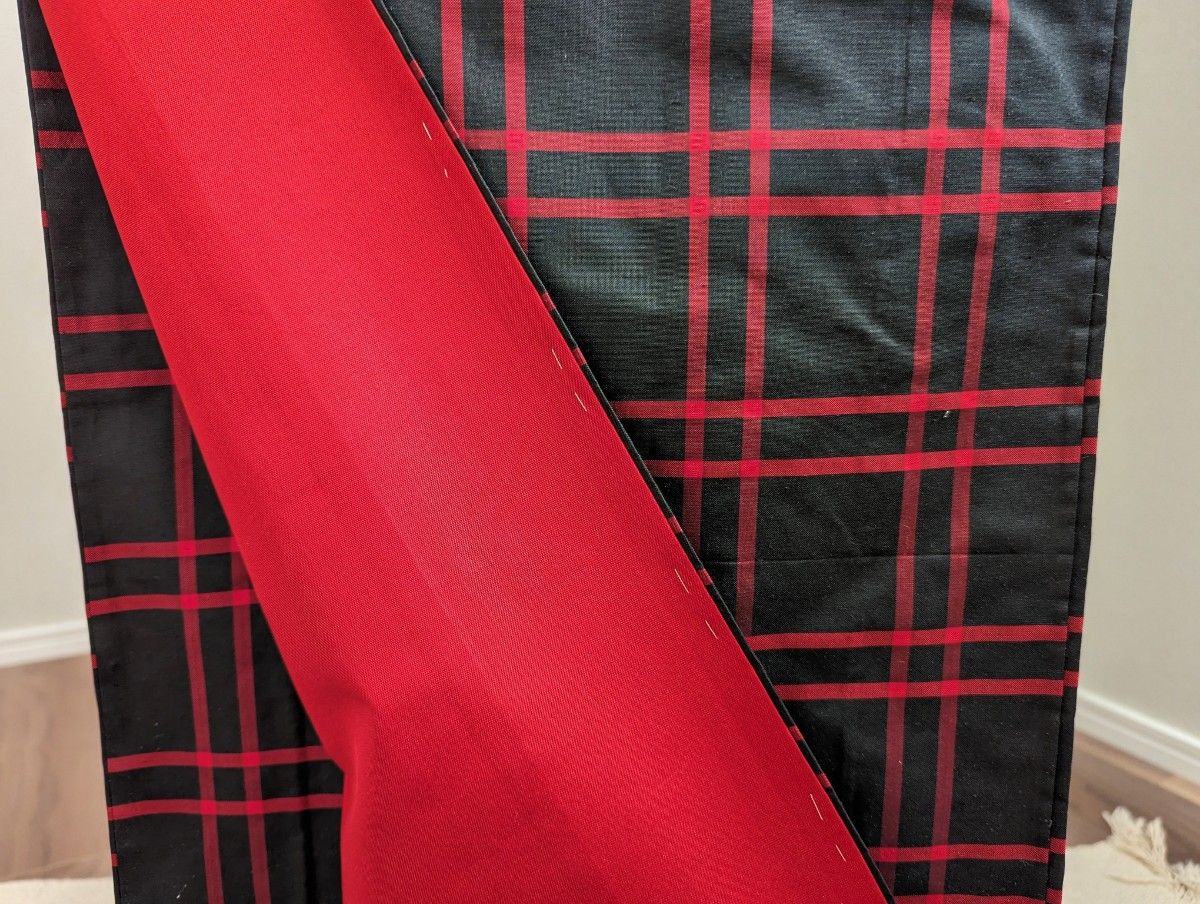 【袷】正絹 紬小紋 身丈161裄65 黒に赤のチェック柄  美品 未使用品