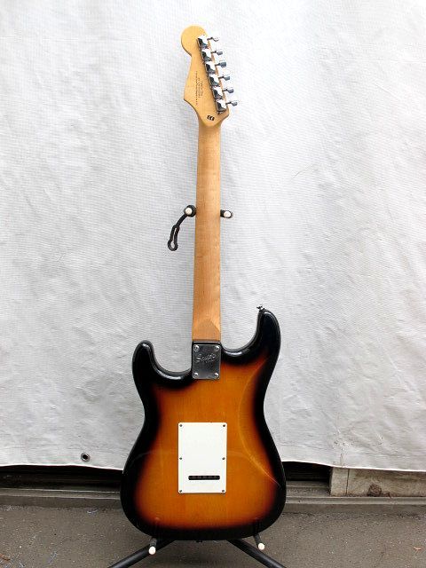 ■Fender フェンダー/Squier■**ストラトキャスター/エレキギター/純正カバー付**_画像5