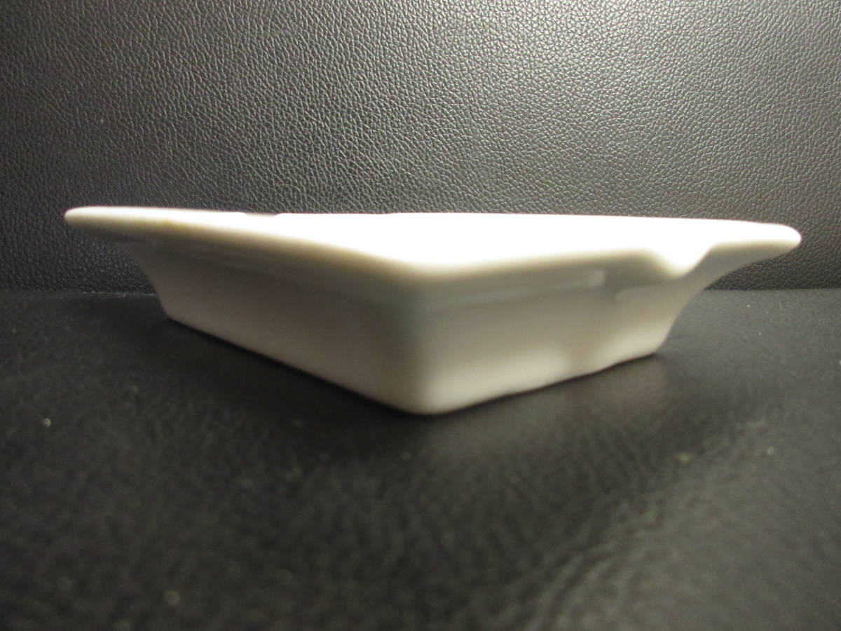 《雑貨》喫煙具 「Porcelain IONIA 4.07：陶磁器製の灰皿」 高さ：約2.5cm・縦横幅：約12cm×9.1cm ホワイトの画像4