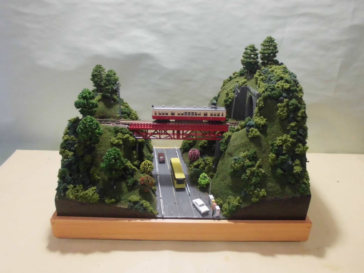 ジオラマ車両展示台 ～ トンネルとトラス橋～ 23cmX35cm 照明付き_画像2