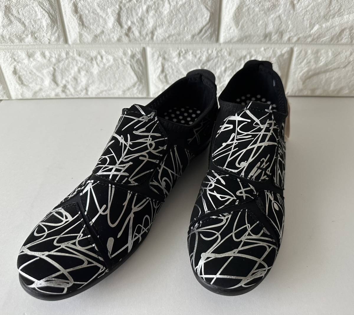*** new goods unused *spa- stretch shoes * walking shoes * size LL(24-24.5* with defect ***
