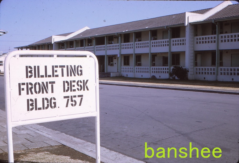 1968年に撮影された米空軍立川基地の兵舎のコダクローム・カラースライド_画像1